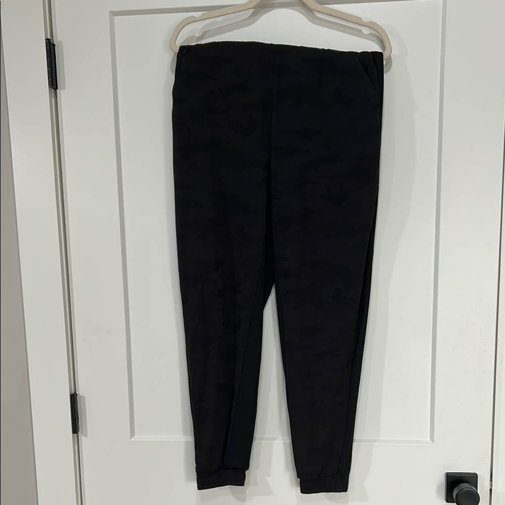 Athleta size 8 Black Camouflage Jogger with Tuxedo trim
